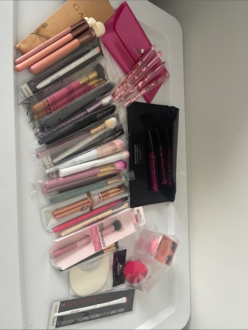Mixed Pink and Rose Gold Women's Makeup Brush Set - Assorted Cosmetic Tools